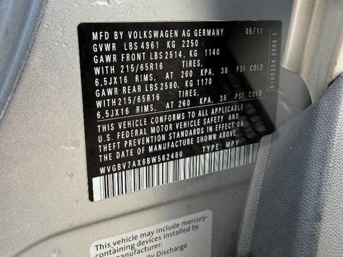 Used 2011 Volkswagen Tiguan SE image 14