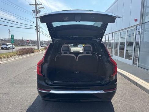 Used 2025 Volvo XC90 B5 Plus image 11