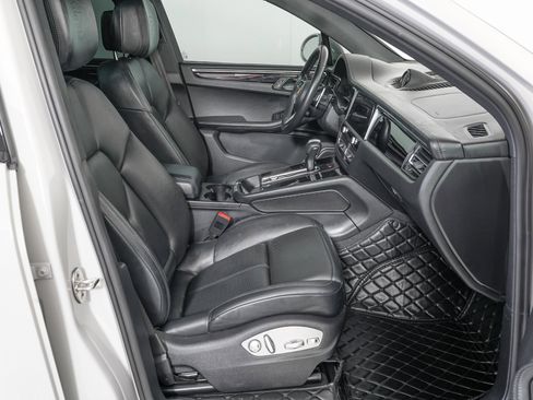 Used 2024 Porsche Macan S image 9