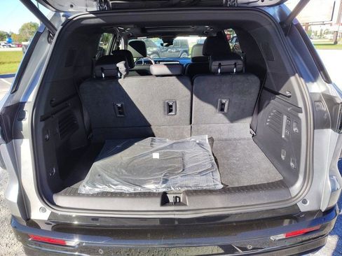 Used 2024 Chevrolet Traverse RS w/ LPO, Floor Liner Package image 19