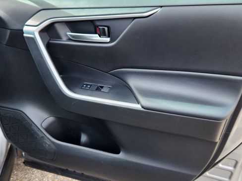 Used 2022 Toyota RAV4 SE w/ Convenience Package image 14