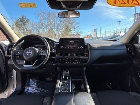 Used 2024 Nissan Pathfinder SV image 20