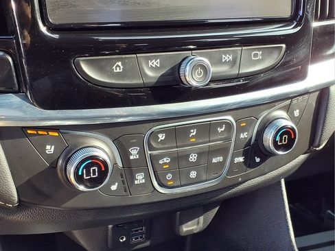 Used 2023 Chevrolet Traverse Premier FWD image 12