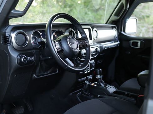 Used 2019 Jeep Wrangler Sport AWD/4WD image 9