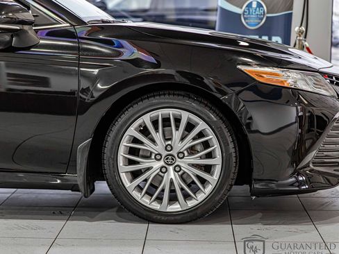 Used 2020 Toyota Camry XLE image 10