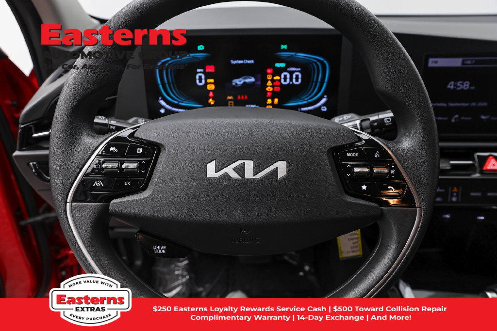 Used 2025 Kia Niro LX FWD image 11
