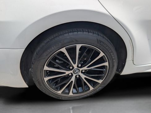 Used 2018 Toyota Camry SE image 24