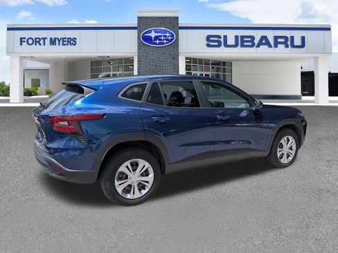 Used 2024 Chevrolet Trax LS w/ Driver Confidence Package FWD image 4