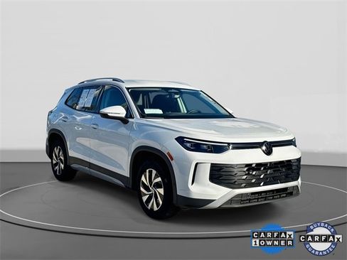 Certified 2025 Volkswagen Tiguan S image 1