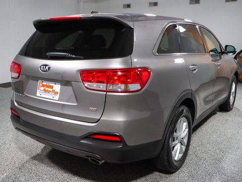 Used 2017 Kia Sorento L image 7