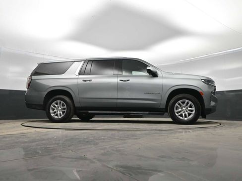 Used 2024 Chevrolet Suburban LT image 36