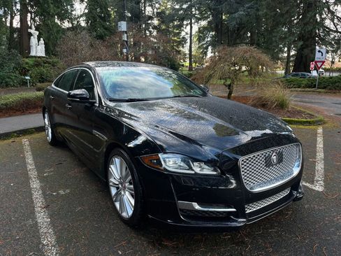 Used 2016 Jaguar XJ L Supercharged image 3
