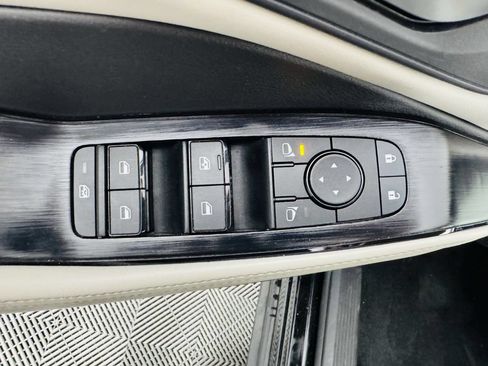 Used 2025 Nissan Rogue SV FWD image 10