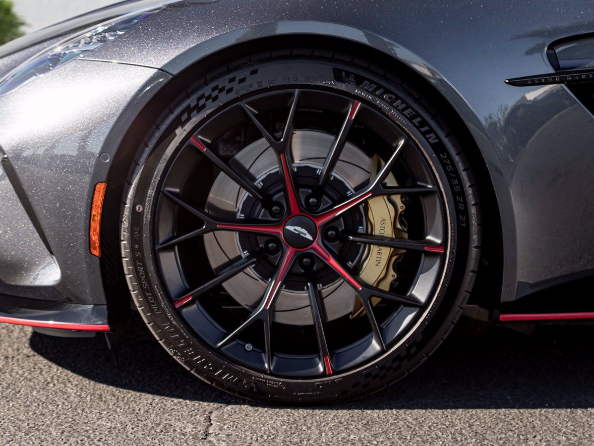 Used 2026 Aston Martin V8 Vantage S RWD image 4
