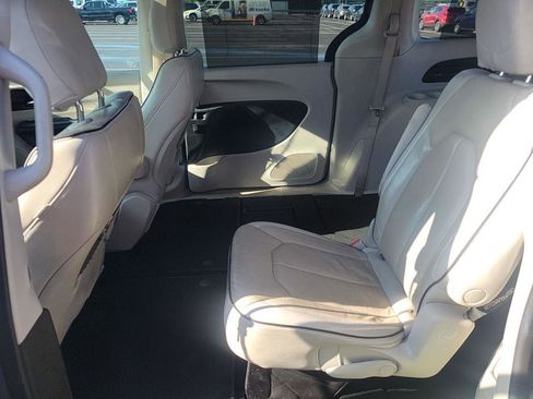 Used 2021 Chrysler Pacifica Limited w/ Premium & Safety Sphere Group AWD/4WD image 5