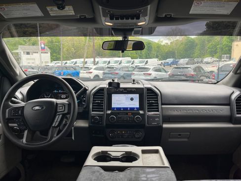 Used 2022 Ford F250 XLT w/ Black Appearance Package AWD/4WD image 12