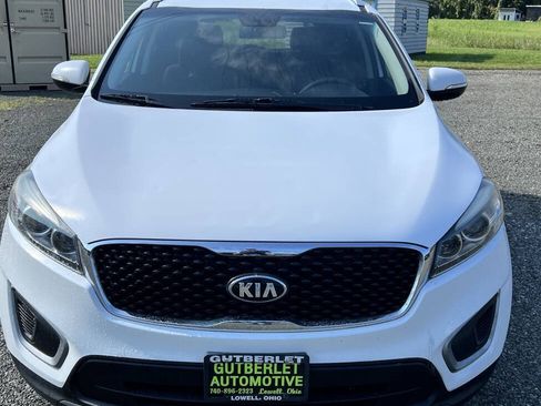 Used 2017 Kia Sorento FWD image 2