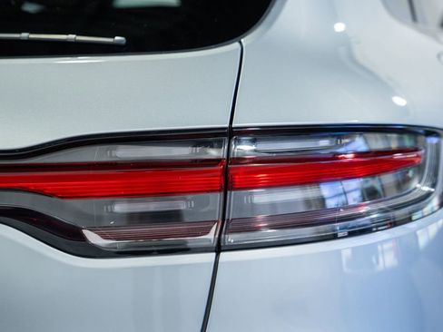 Used 2022 Porsche Macan AWD/4WD image 6