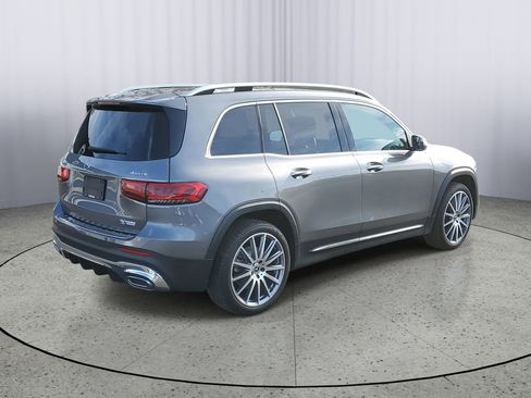 Used 2021 Mercedes-Benz GLB 250 4MATIC image 3