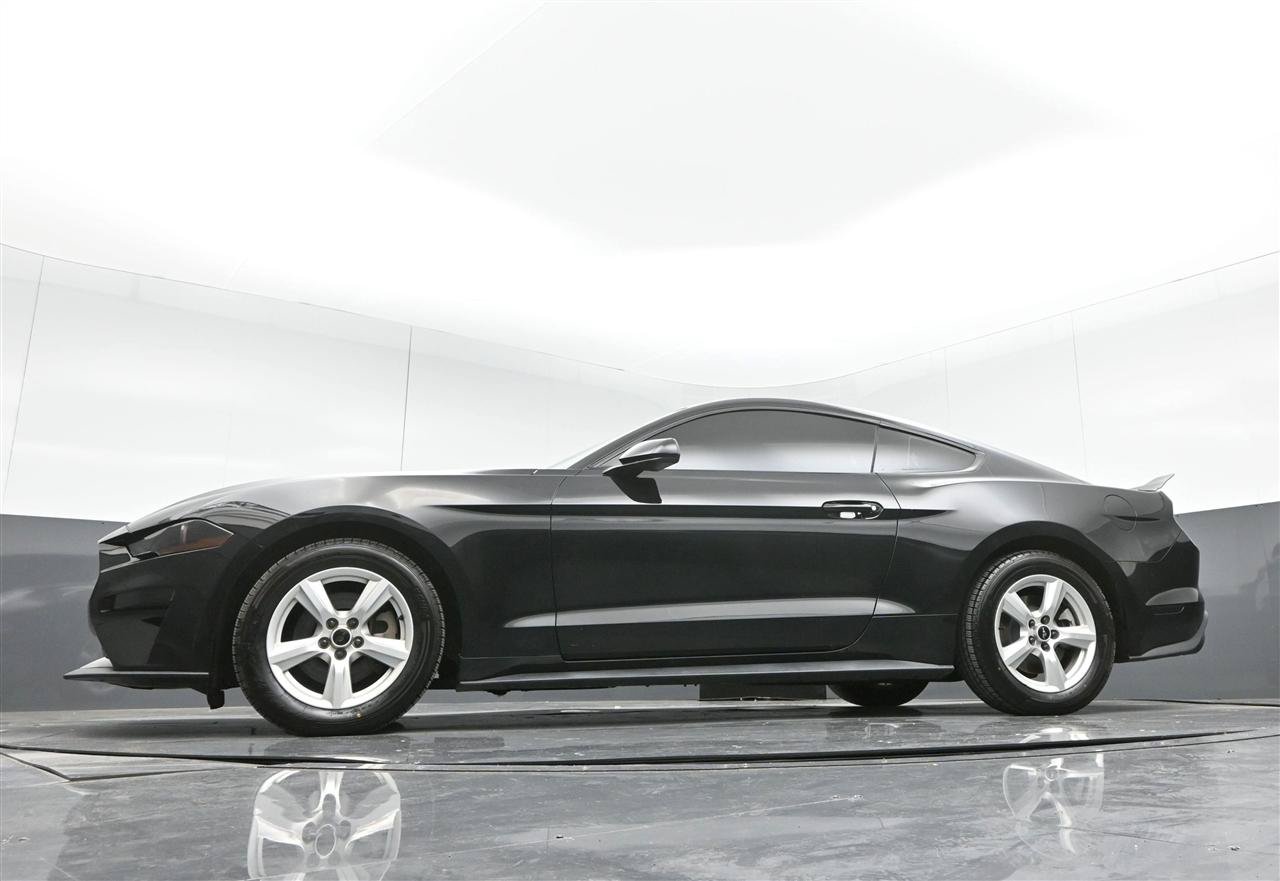 Used 2018 Ford Mustang Coupe RWD image 34