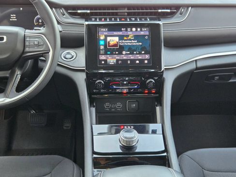 Used 2023 Jeep Grand Cherokee L Laredo w/ Luxury Tech Group I AWD/4WD image 16