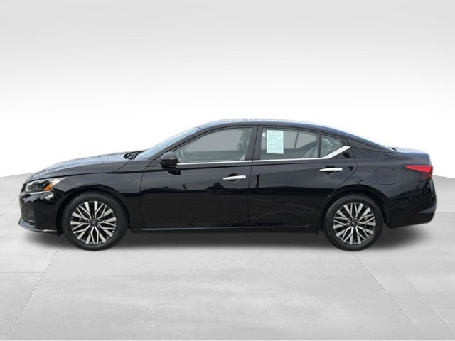 Used 2025 Nissan Altima 2.5 SV FWD image 2