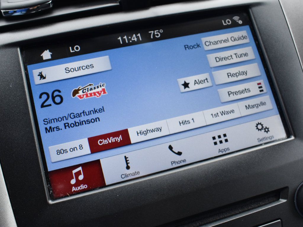 Used 2017 Ford Fusion SE w/ Fusion SE Technology Package FWD image 19