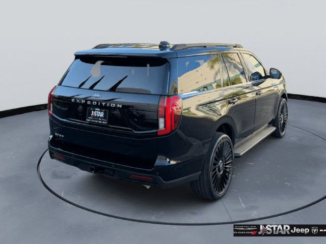 Used 2025 Ford Expedition Active AWD/4WD image 5