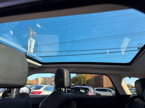 Used 2018 Land Rover Range Rover Evoque image 9