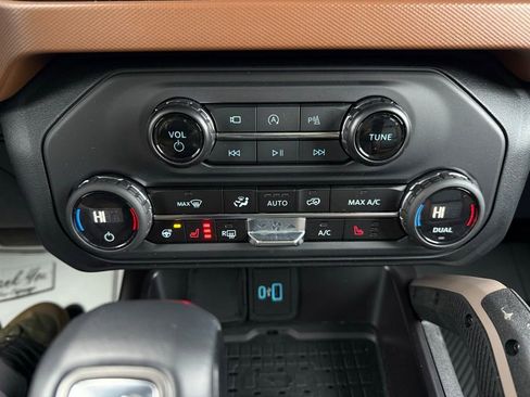 Used 2024 Ford Bronco Outer Banks image 23