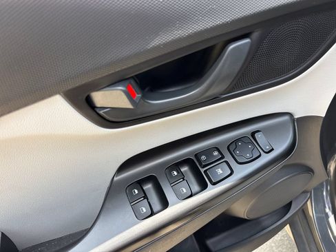 Used 2023 Hyundai Kona SE AWD/4WD image 15