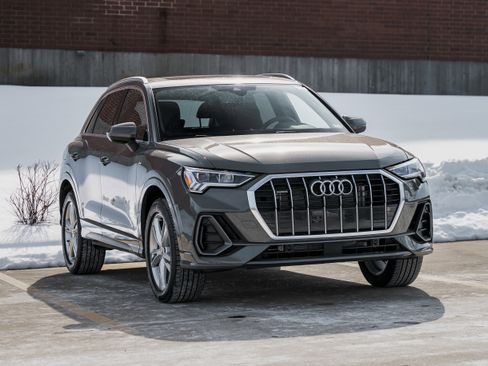 Certified 2024 Audi Q3 2.0T Premium Plus image 2