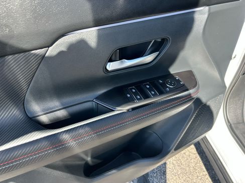 Used 2025 Nissan Kicks SR w/ SR Premium Package AWD/4WD image 10