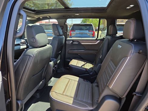 New 2026 GMC Acadia Denali Ultimate w/ LPO, Floor Liner Package AWD/4WD image 8