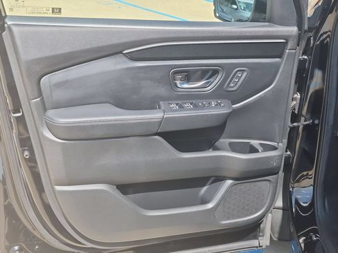 Used 2025 Honda Pilot Elite image 12