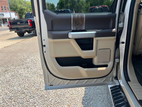Used 2018 Ford F150 Lariat w/ Equipment Group 502A Luxury AWD/4WD image 15