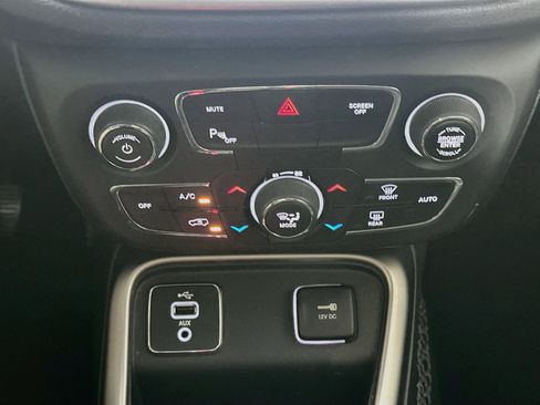 Used 2018 Jeep Compass Latitude w/ Popular Equipment Group FWD image 24