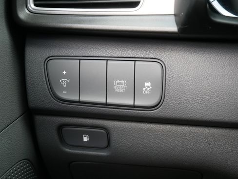 Used 2018 Kia Niro FE FWD image 26