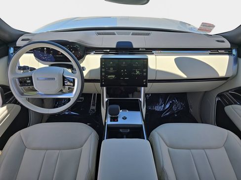 Certified 2025 Land Rover Range Rover SE AWD/4WD image 9