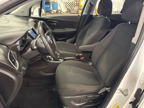 Used 2018 Chevrolet Trax LS AWD/4WD image 11