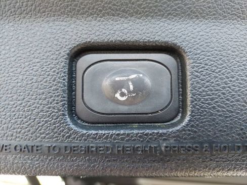 Used 2018 Ford Explorer XLT w/ Equipment Group 202A FWD image 24