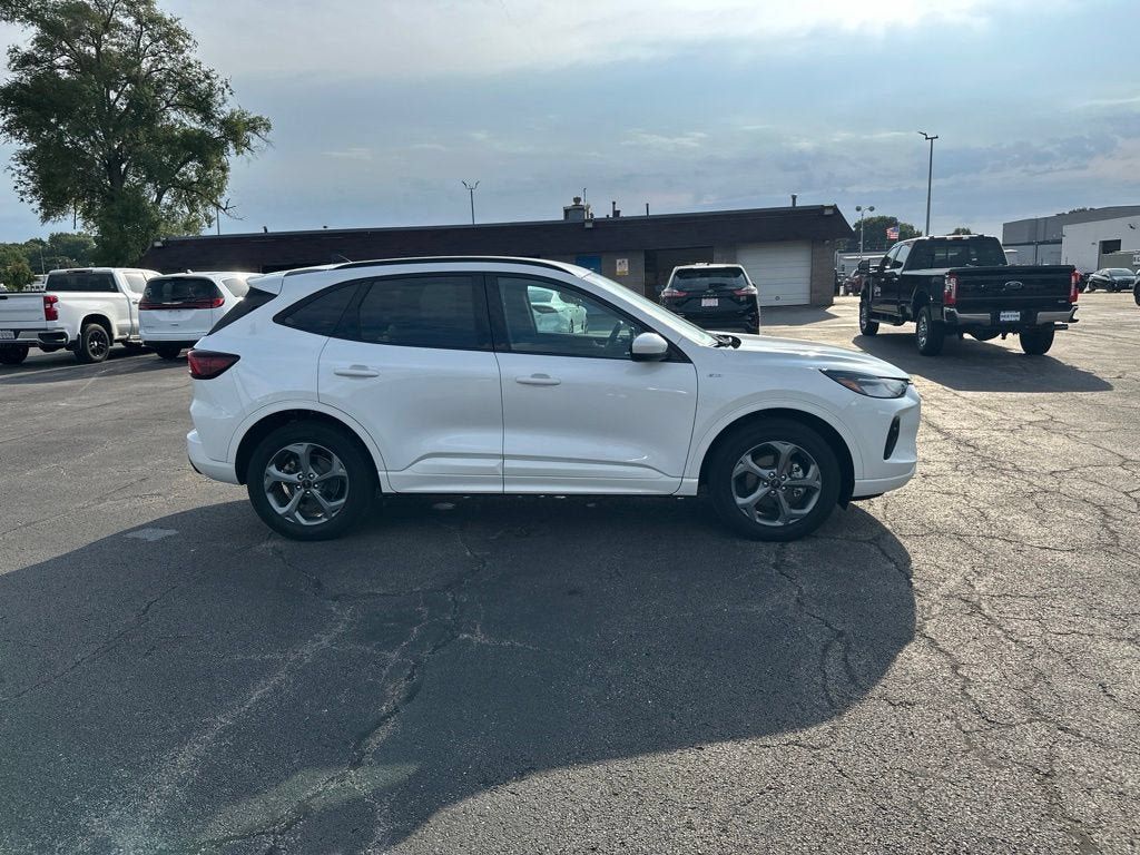 Certified 2024 Ford Escape ST-Line Select w/ Tech Pack #1 AWD/4WD image 4