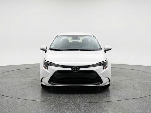 Used 2025 Toyota Corolla LE FWD image 2