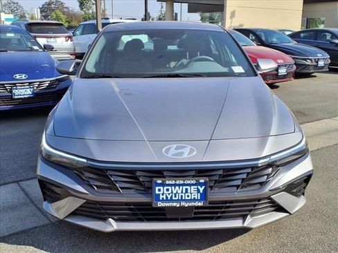 Used 2025 Hyundai Elantra SEL FWD image 2