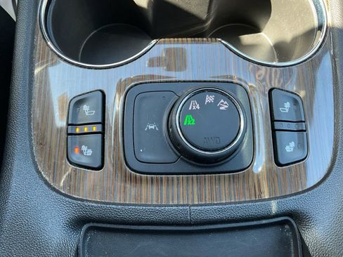 Used 2023 GMC Acadia SLE w/ Driver Convenience Package image 23