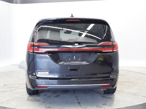 Certified 2023 Chrysler Pacifica Touring-L FWD image 4