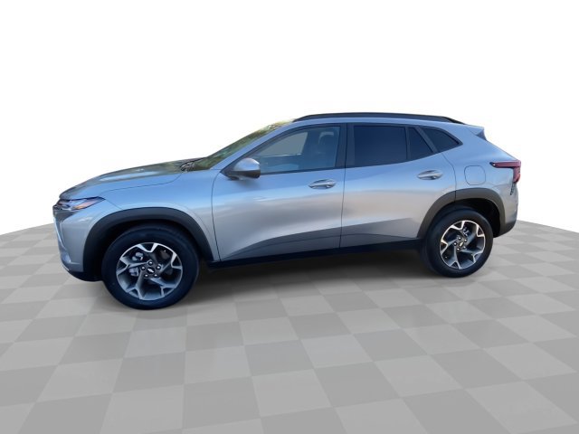 Used 2025 Chevrolet Trax LT w/ Sunroof Package FWD image 7