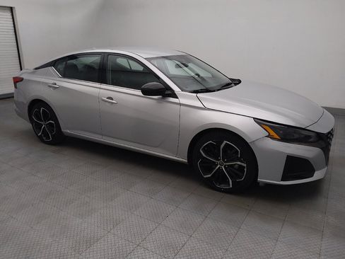 Used 2024 Nissan Altima 2.5 SR FWD image 11