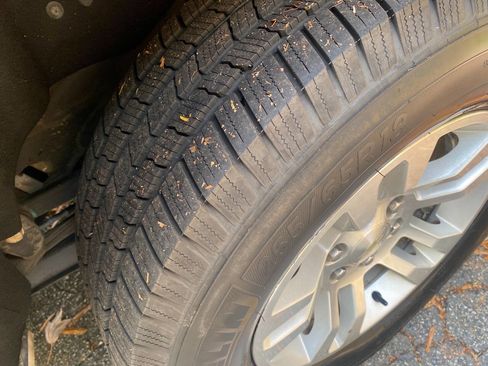 Used 2018 Chevrolet Suburban LT image 10