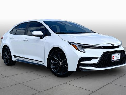 Used 2026 Toyota Corolla SE FWD image 3